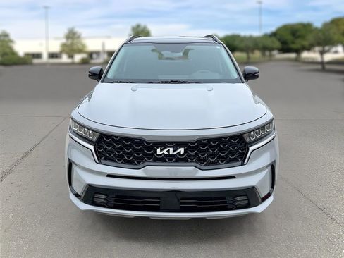 Certified 2022 Kia Sorento EX w/ Panoramic Sunroof Package image 2