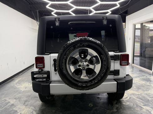 Used 2017 Jeep Wrangler Unlimited Sahara w/ Max Tow Package AWD/4WD image 4