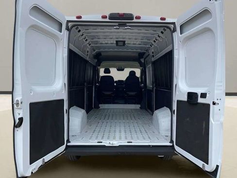 Used 2025 RAM ProMaster 2500 w/ Convenience Group FWD image 9