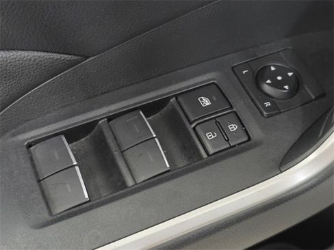 Used 2022 Toyota RAV4 XLE image 27