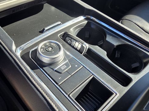 Used 2022 Ford Expedition Max XLT image 23