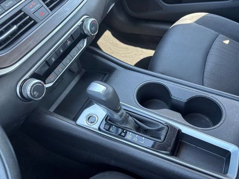 Used 2025 Nissan Altima 2.5 SV FWD image 41