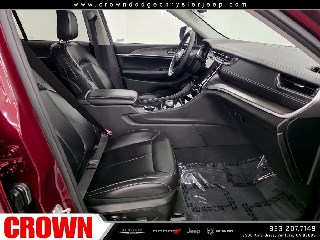 Used 2024 Jeep Grand Cherokee Limited w/ Black Appearance Package RWD image 10