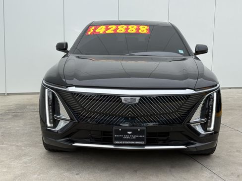 Used 2024 Cadillac Lyriq Luxury AWD/4WD image 3
