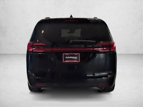 New 2026 Chrysler Pacifica Select image 8
