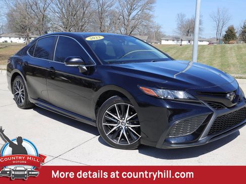 Used 2022 Toyota Camry SE image 1