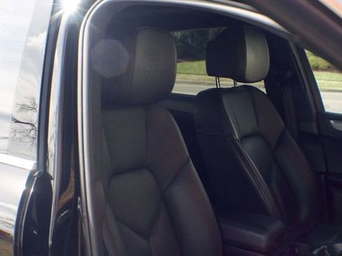 Used 2022 Porsche Macan image 38