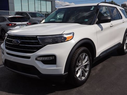 Used 2023 Ford Explorer XLT w/ Equipment Group 202A AWD/4WD image 3