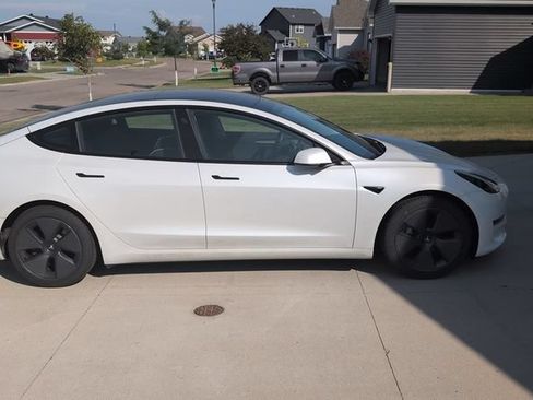 Used 2021 Tesla Model 3 Standard Range Plus RWD image 5