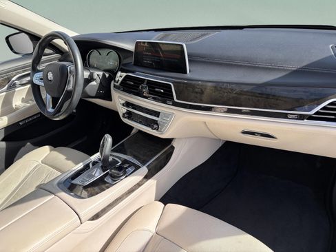 Used 2018 BMW 740i image 24