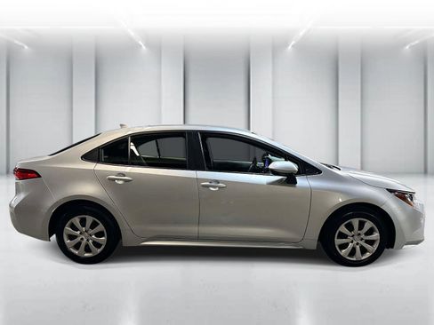 Used 2023 Toyota Corolla LE FWD image 2