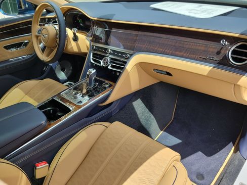Used 2025 Bentley Flying Spur Plug-In Hybrid AWD/4WD image 26