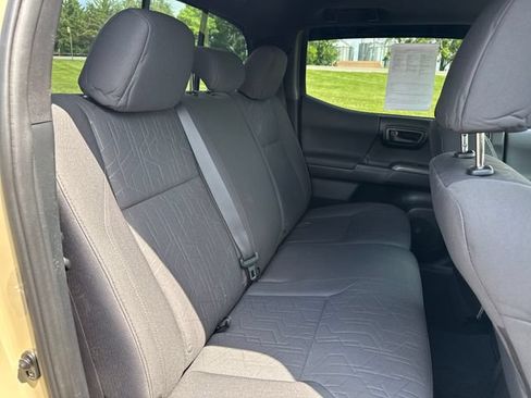 Used 2017 Toyota Tacoma TRD Off-Road AWD/4WD image 14