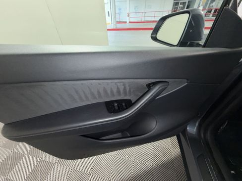 Used 2021 Tesla Model Y Long Range AWD/4WD image 15