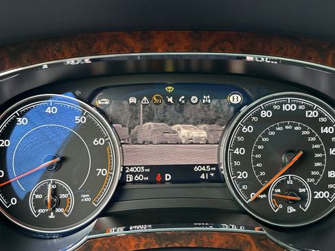 Used 2017 Bentley Bentayga image 38