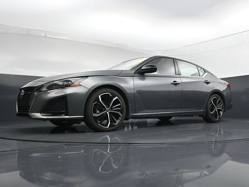 Used 2023 Nissan Altima 2.5 SR FWD image 26
