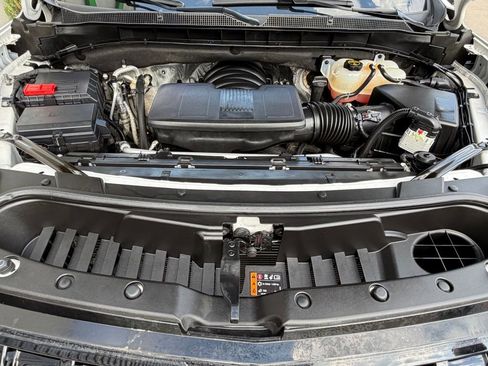 Used 2025 Chevrolet Suburban Z71 AWD/4WD image 6