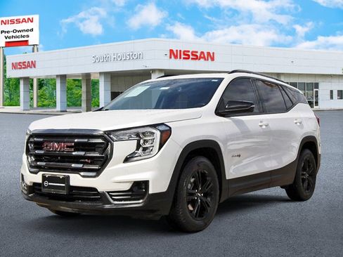 Used 2024 GMC Terrain AT4 w/ Infotainment Package II AWD/4WD image 2