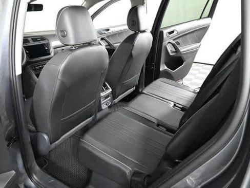 Certified 2023 Volkswagen Tiguan SE w/ Panoramic Sunroof Package image 15