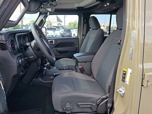 Used 2026 Jeep Wrangler Unlimited Rubicon AWD/4WD image 24