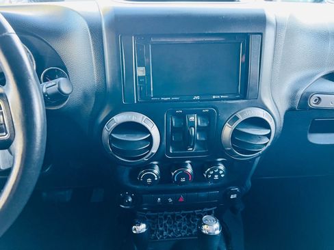 Used 2014 Jeep Wrangler Unlimited Sport w/ Quick Order Package 24S AWD/4WD image 19