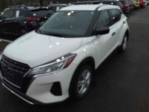 Used 2022 Nissan Kicks S image 7