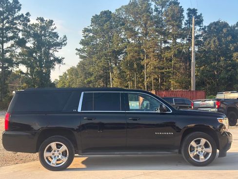 Used 2016 Chevrolet Suburban LS image 4