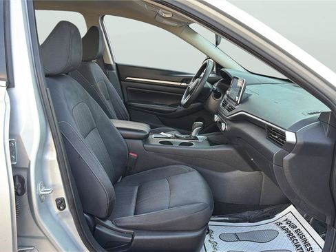 Used 2022 Nissan Altima 2.5 SV FWD image 13