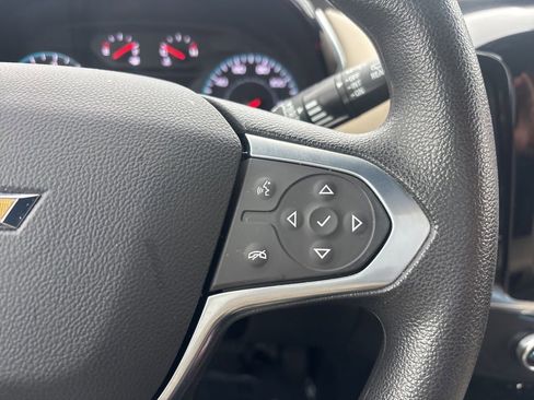 Used 2023 Chevrolet Traverse LS image 16