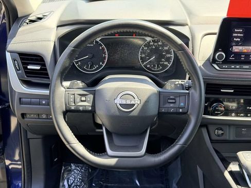 Used 2025 Nissan Rogue SV w/ SV Premium Package FWD image 19