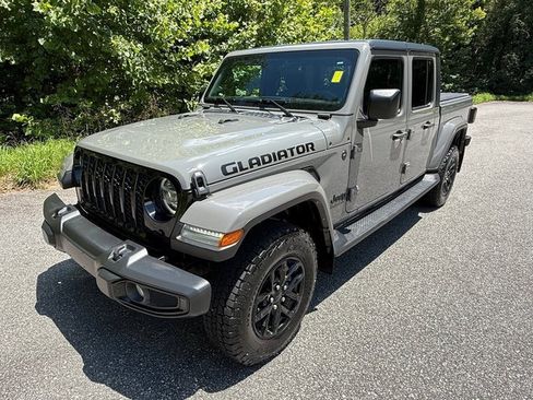 Used 2022 Jeep Gladiator Sport AWD/4WD image 2