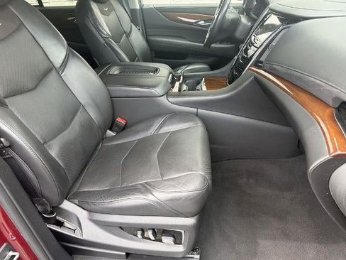 Used 2020 Cadillac Escalade Premium Luxury AWD/4WD image 13