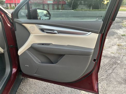 Used 2018 Cadillac XT5 Luxury w/ Driver Awareness Package FWD image 12