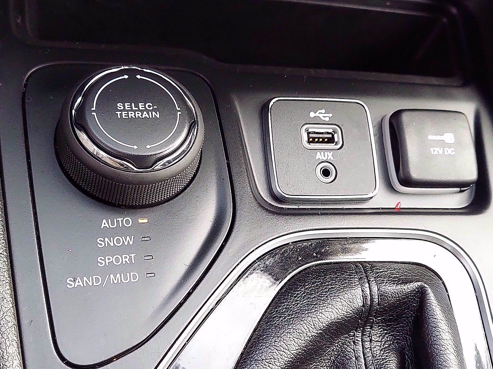 Used 2019 Jeep Cherokee Limited AWD/4WD image 24