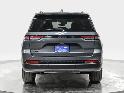 Used 2024 Jeep Grand Cherokee Altitude AWD/4WD image 5