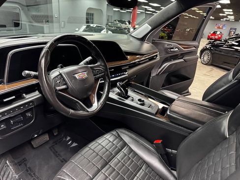 Used 2022 Cadillac Escalade Sport Platinum w/ Heavy-Duty Trailer Package image 30