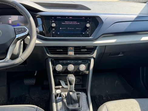 Certified 2023 Volkswagen Taos SE w/ Panoramic Sunroof Package image 15