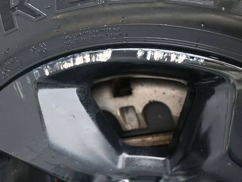 Used 2019 RAM 1500 Laramie AWD/4WD image 18