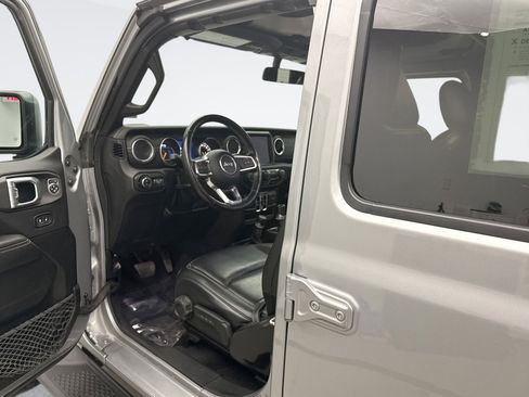 Used 2021 Jeep Gladiator Overland w/ Popular Equipment Package image 10