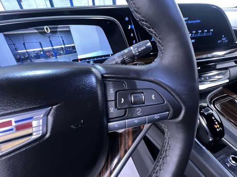 Used 2023 Cadillac Escalade Premium Luxury image 21