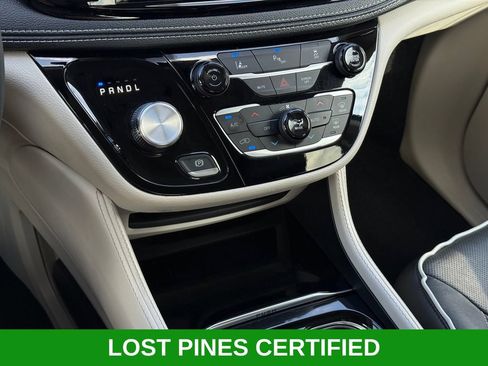 Used 2023 Chrysler Pacifica Limited FWD image 17
