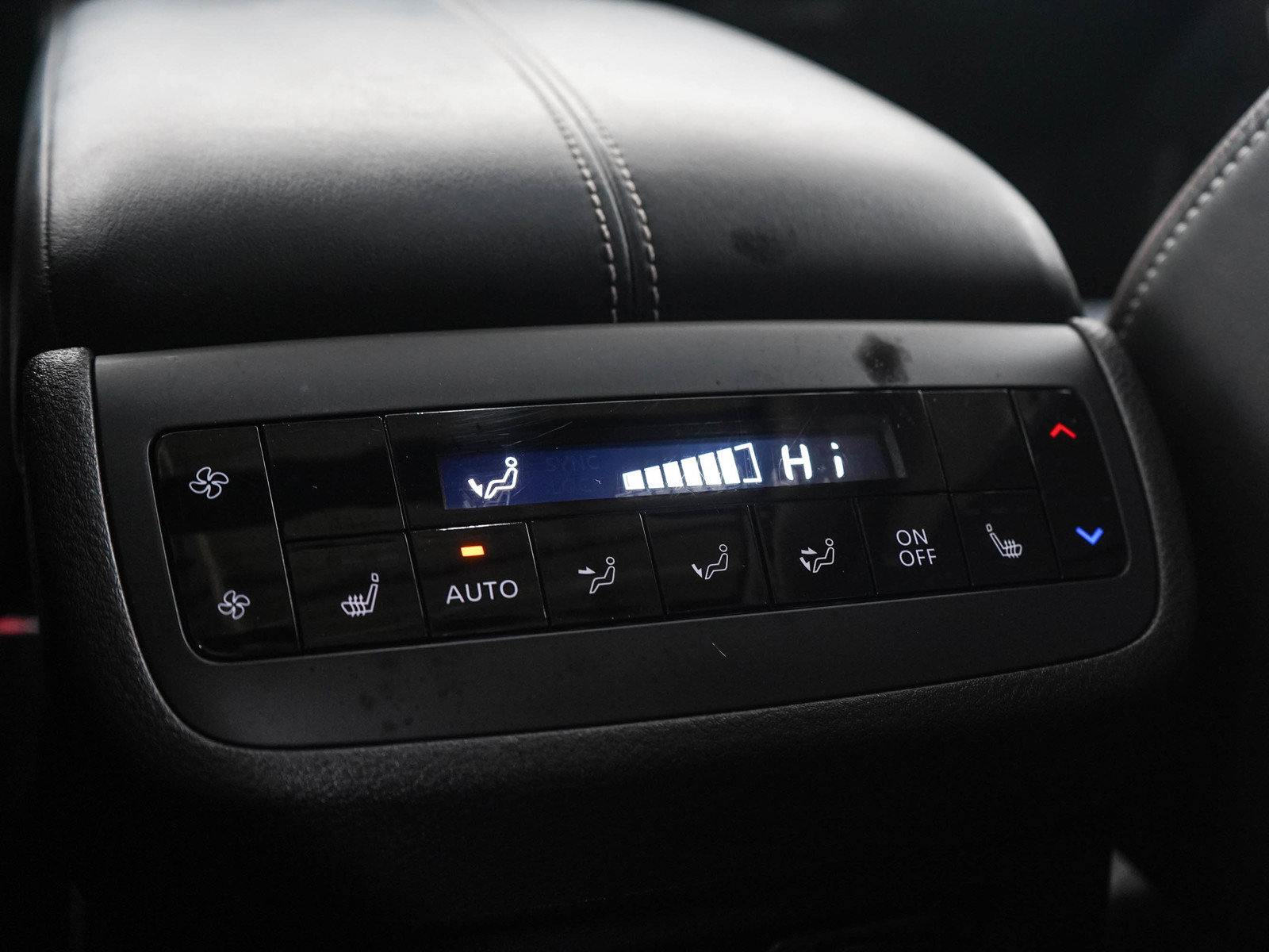 Used 2022 Nissan Pathfinder Platinum AWD/4WD image 16
