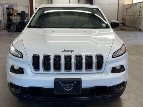 Used 2017 Jeep Cherokee Sport AWD/4WD image 3