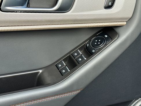 Used 2025 Ford Explorer Active w/ Active Comfort Package image 12