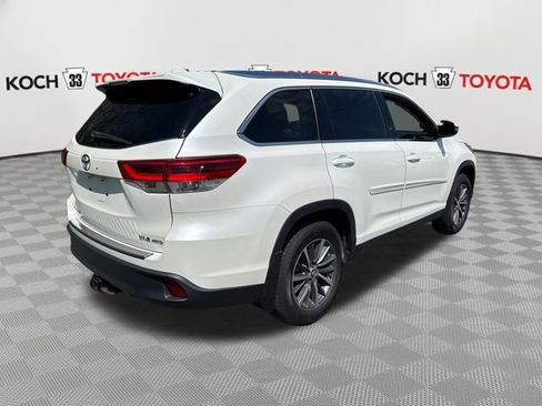 Used 2019 Toyota Highlander XLE AWD/4WD image 8
