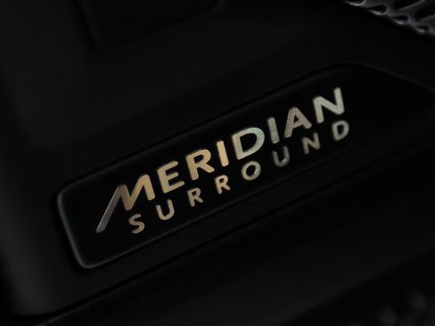 Used 2024 Land Rover Defender 90 V8 image 16