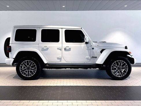 Used 2024 Jeep Wrangler High Altitude AWD/4WD image 11