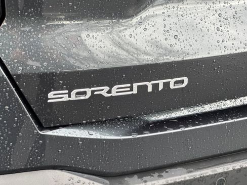 Used 2024 Kia Sorento S image 34