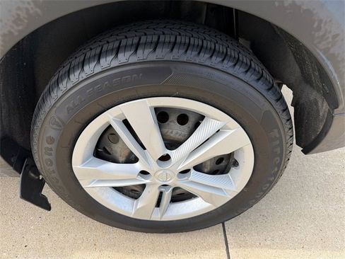 Used 2020 Nissan Kicks S image 6