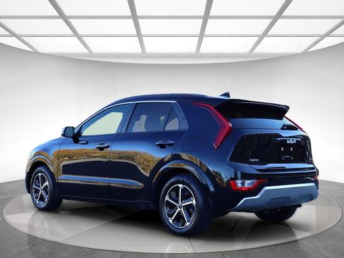 Used 2023 Kia Niro SX image 6
